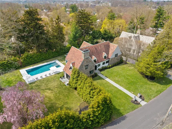 $3,595,000 | 10 Rutland Road, Scarsdale, NY 10583