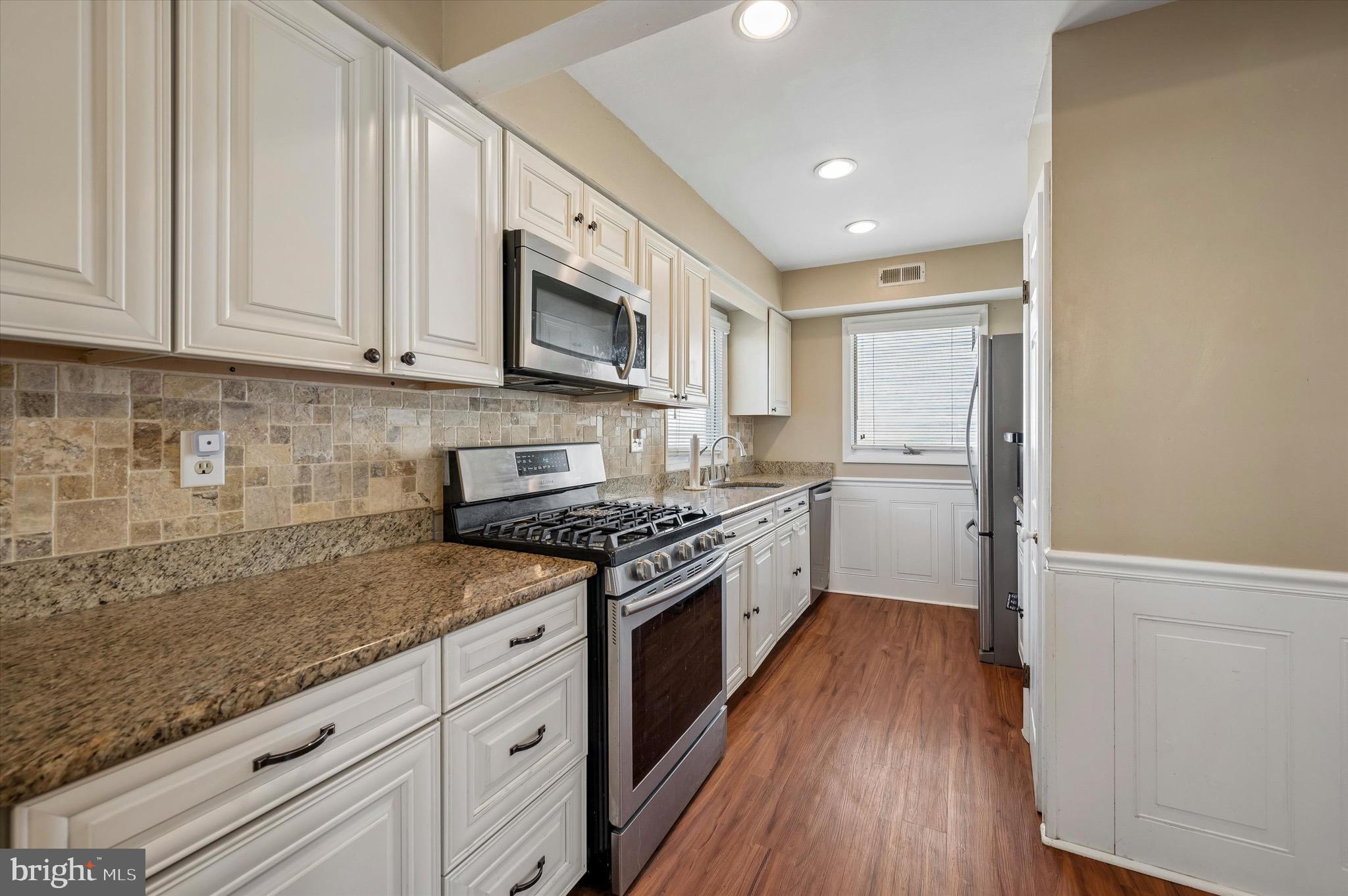 13036 Richwood Road Philadelphia, PA 19116 - Photo 7 of 29 Kitchen