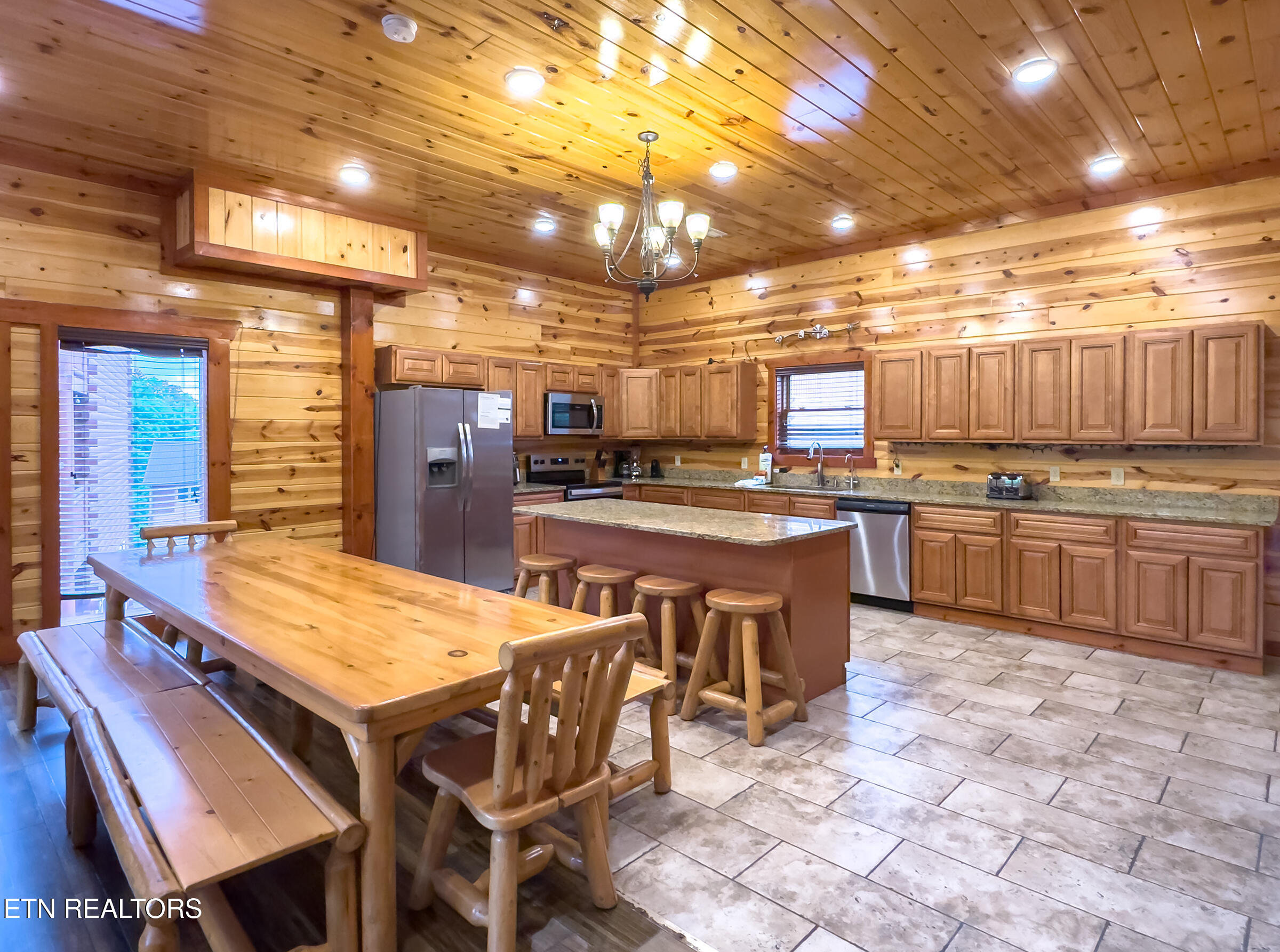 2316 Boulder Way Sevierville, TN 37862 - Photo 11 of 60 dining and kitchen