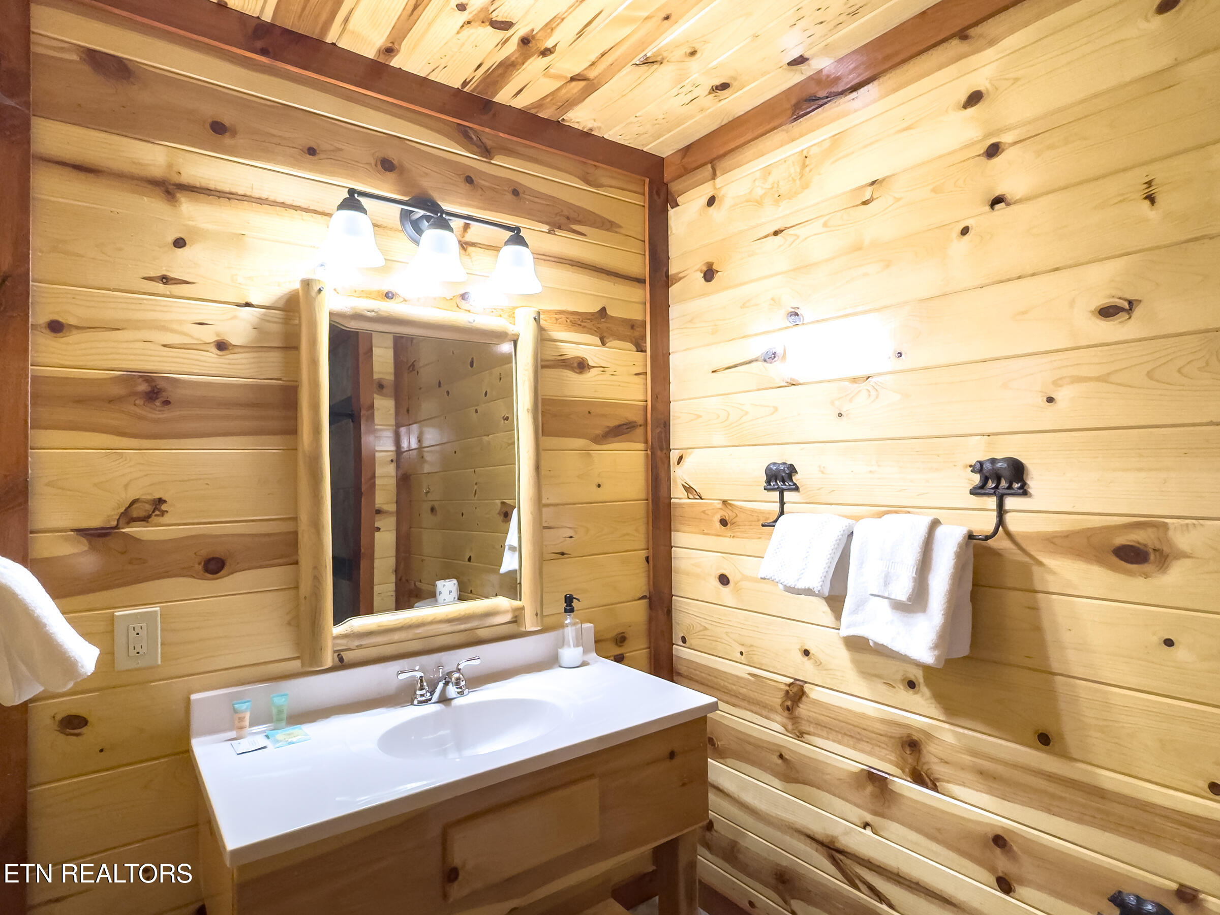 2316 Boulder Way Sevierville, TN 37862 - Photo 27 of 60 bathroom 3