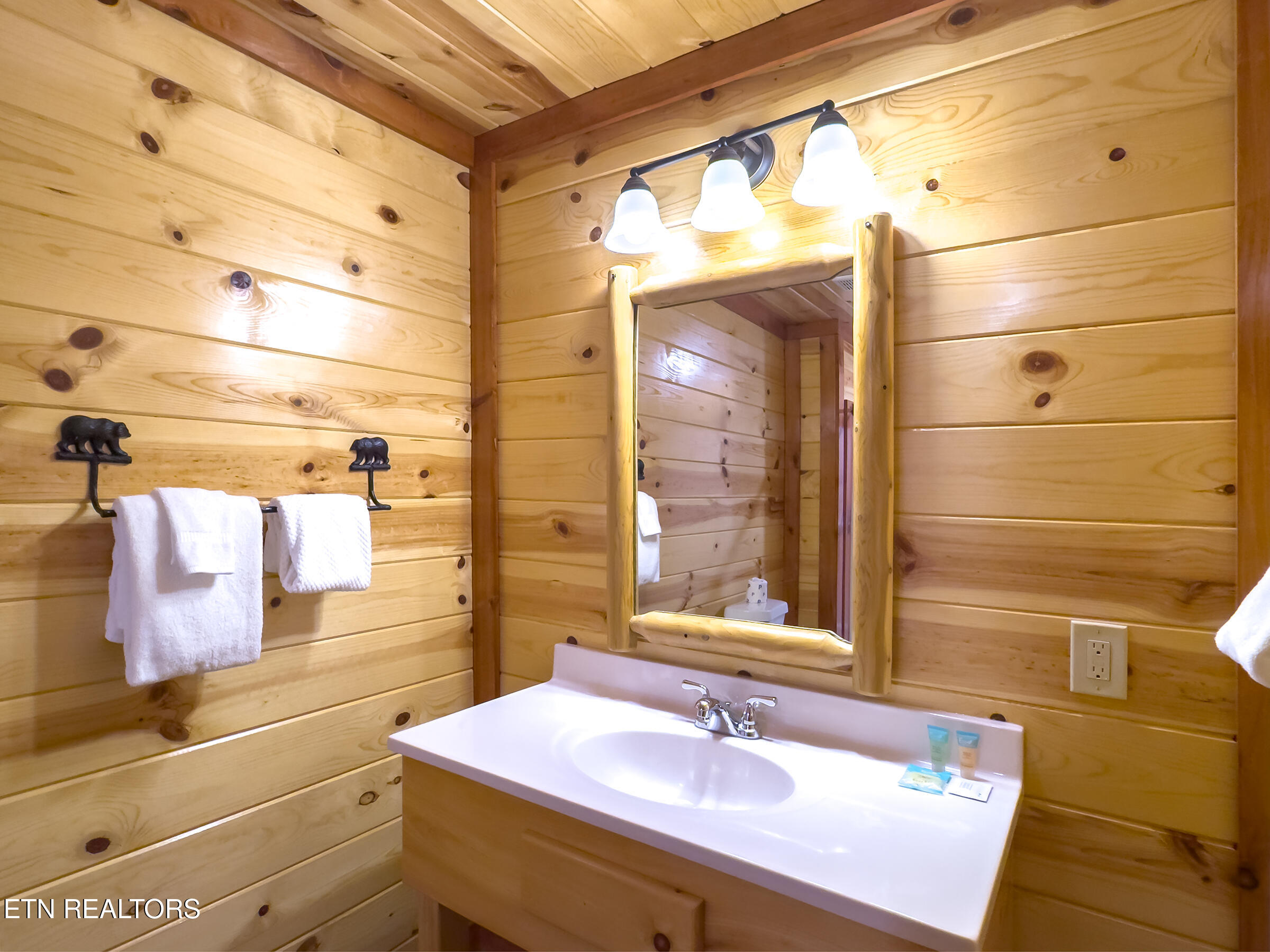 2316 Boulder Way Sevierville, TN 37862 - Photo 34 of 60 bathroom 2