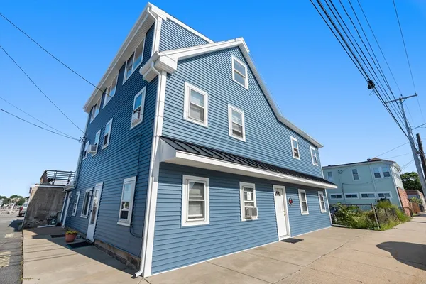 $3,500 | 585 Shirley Street, Unit 1, Winthrop, MA 02152