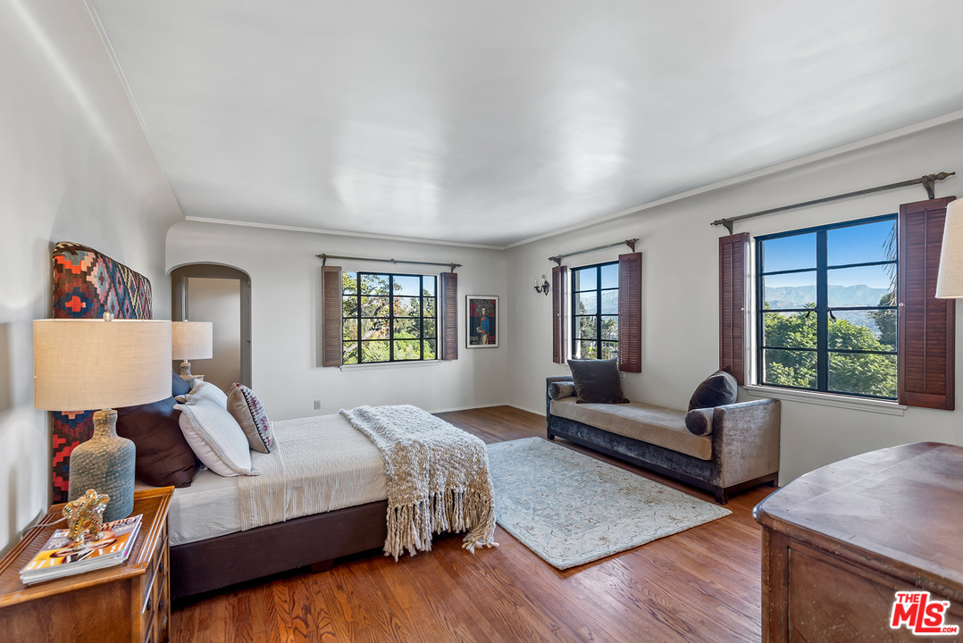 3551 Lowry Road Los Angeles, CA 90027 - Photo 30 of 50 a spacious bedroom with a bed couch and window