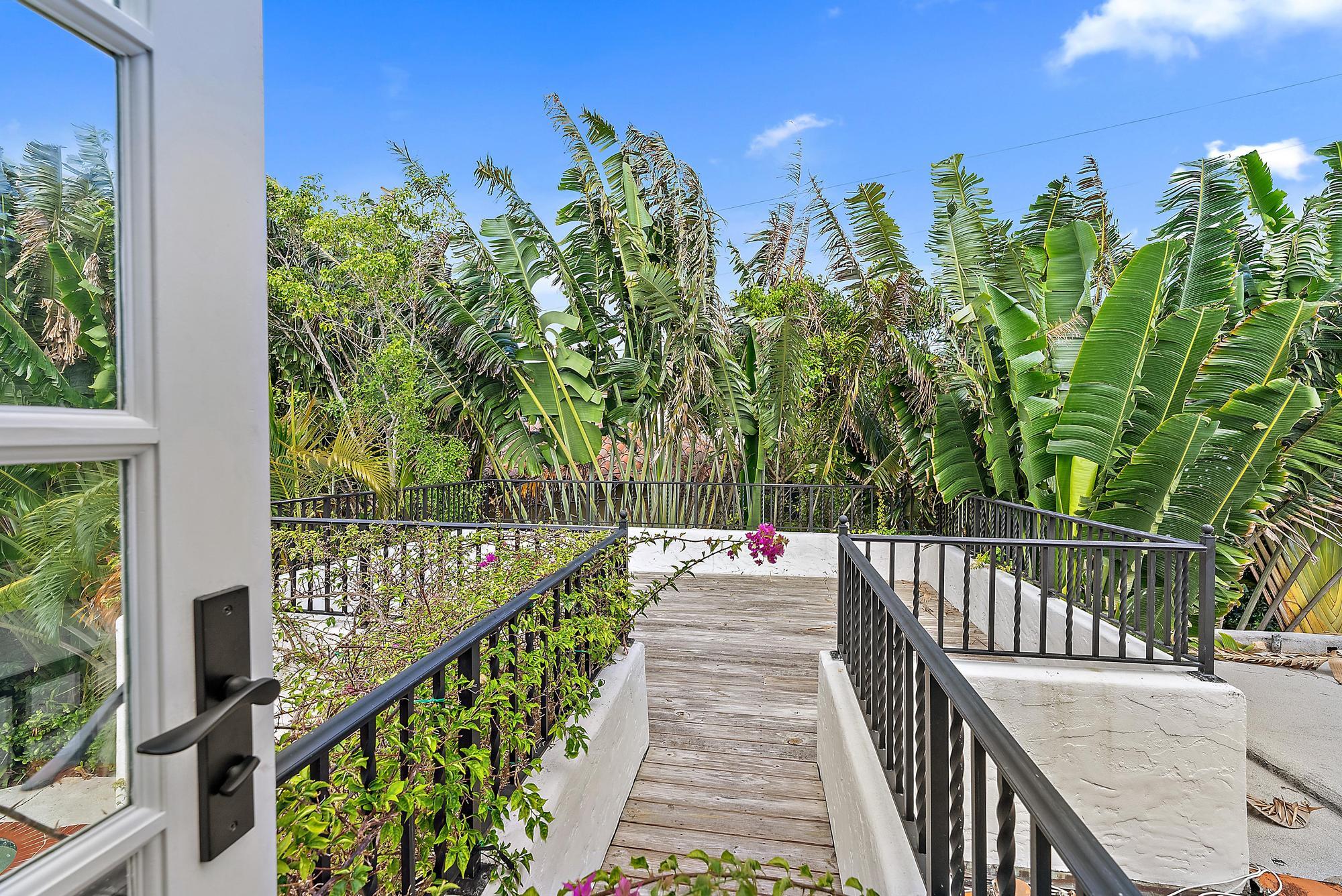 325 Seaspray Avenue Palm Beach, FL 33480 - Photo 14 of 14 325 Seaspray Avenue-29