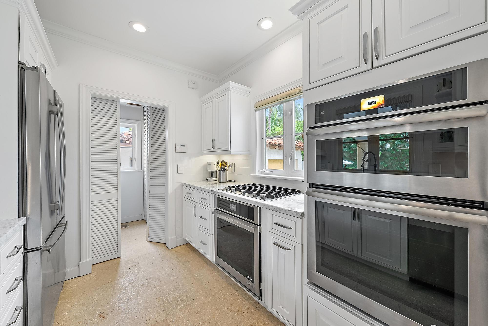 325 Seaspray Avenue Palm Beach, FL 33480 - Photo 6 of 14 325 Seaspray Avenue-12