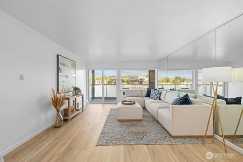 $1,000,000 | 515 Lake Street South, Unit 205, Kirkland, WA 98033