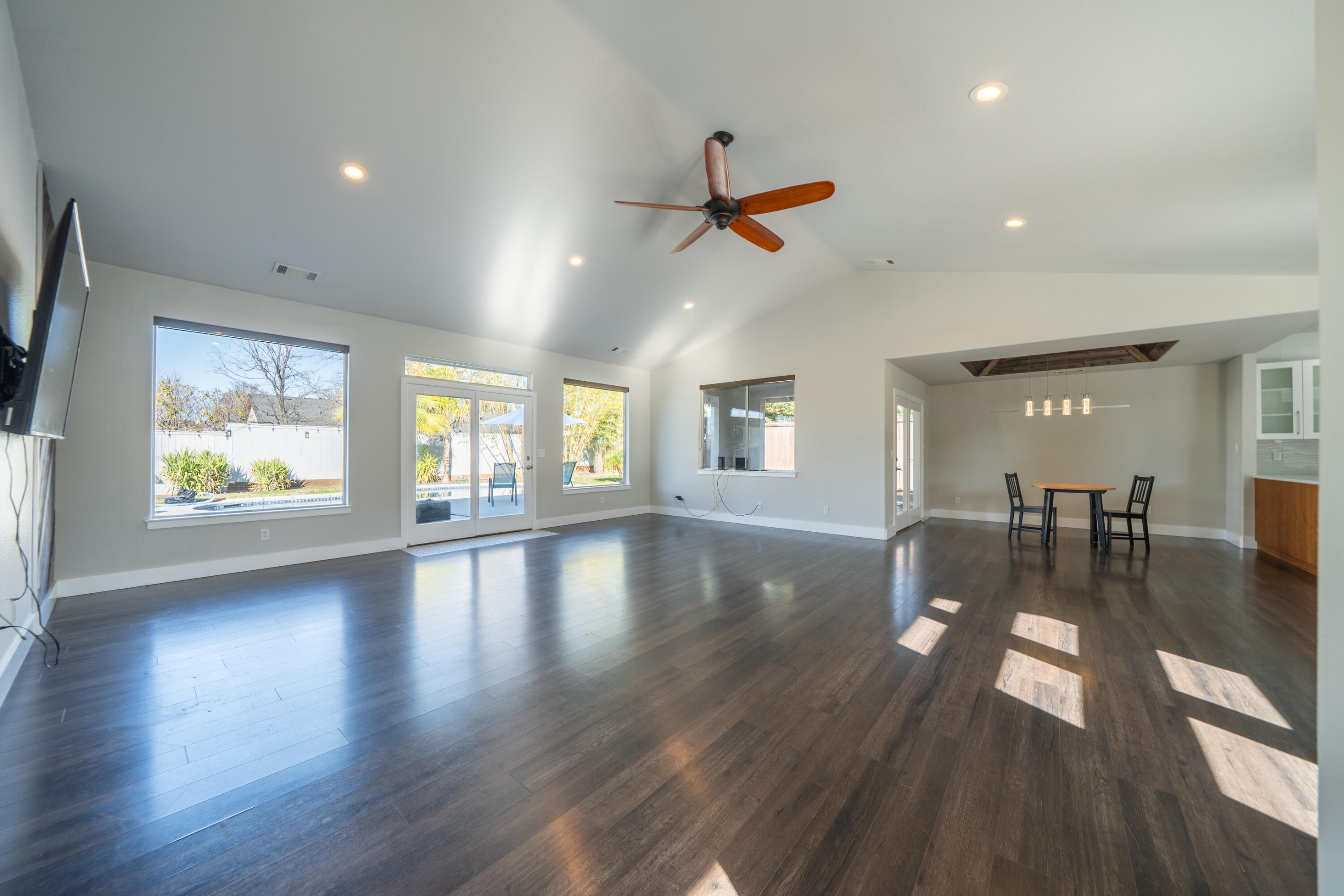 19340 Carnegie Court Redding, CA 96003 - Photo 14 of 62 19340 Carnegie Ct-24