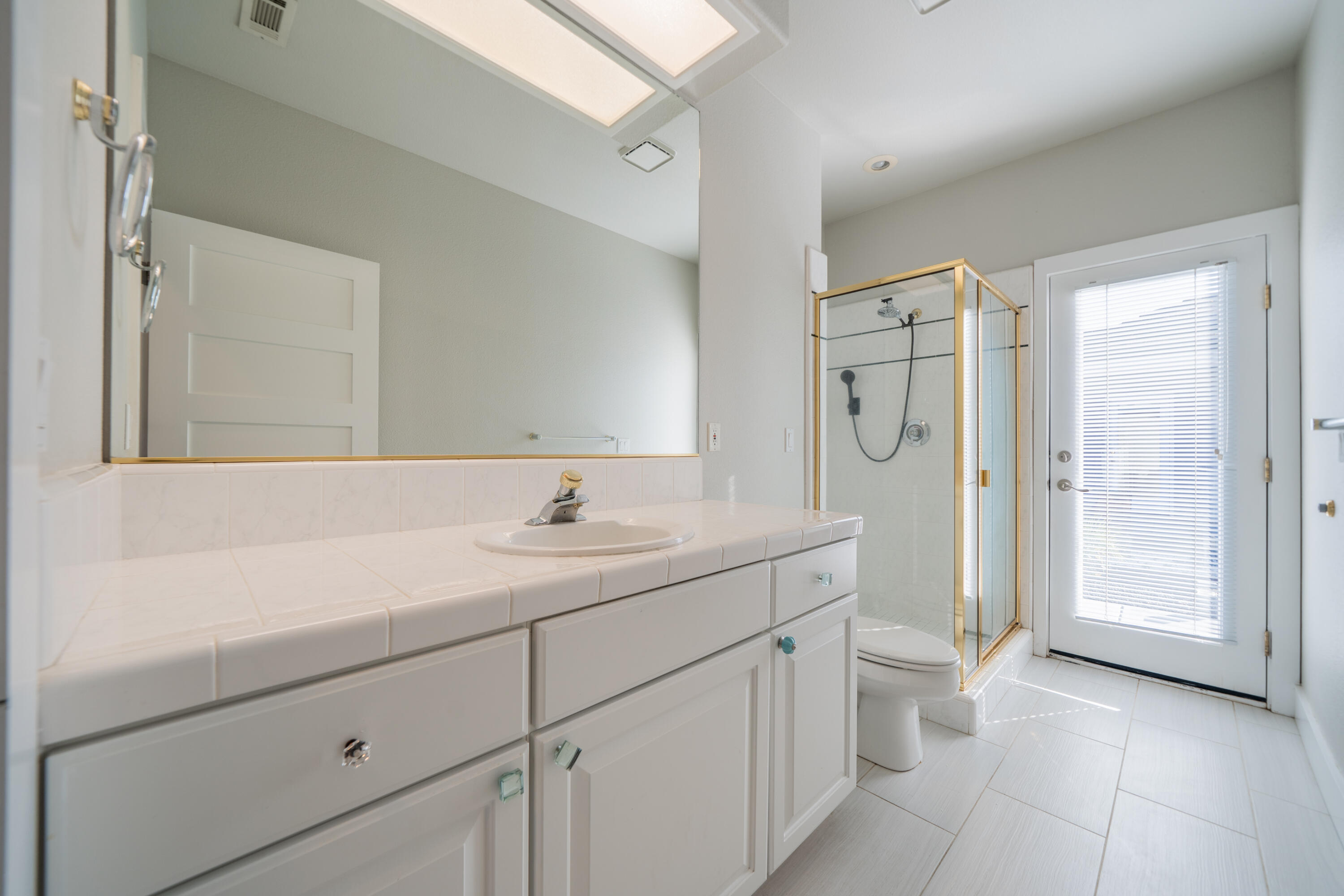 19340 Carnegie Court Redding, CA 96003 - Photo 29 of 62 19340 Carnegie Ct-42