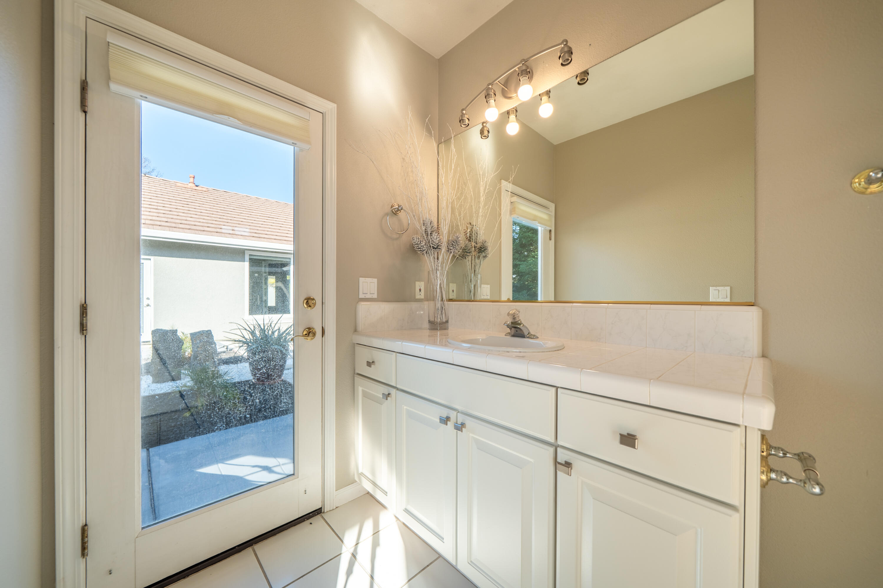 19340 Carnegie Court Redding, CA 96003 - Photo 41 of 62 19340 Carnegie Ct-59