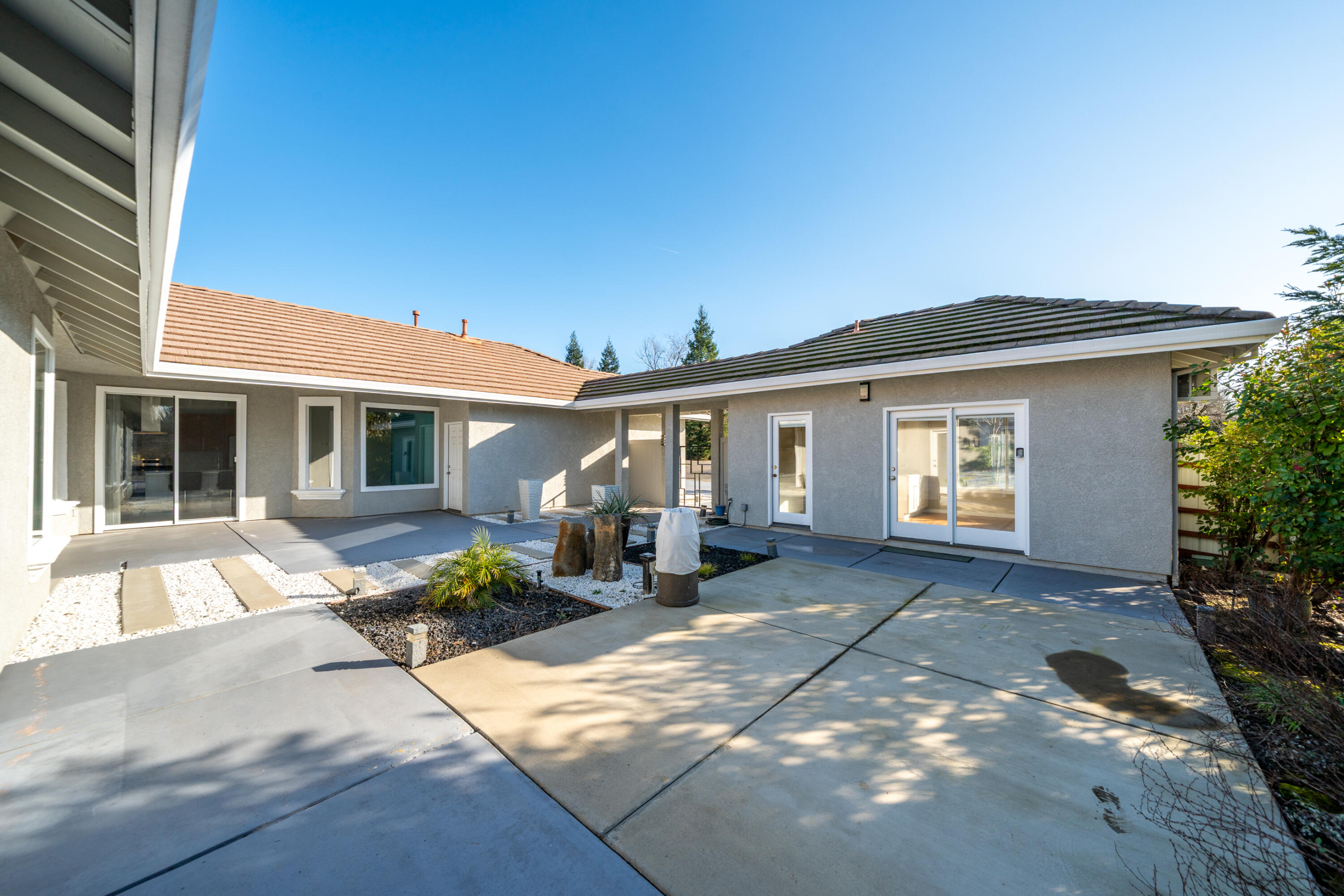 19340 Carnegie Court Redding, CA 96003 - Photo 5 of 62 19340 Carnegie Ct-13