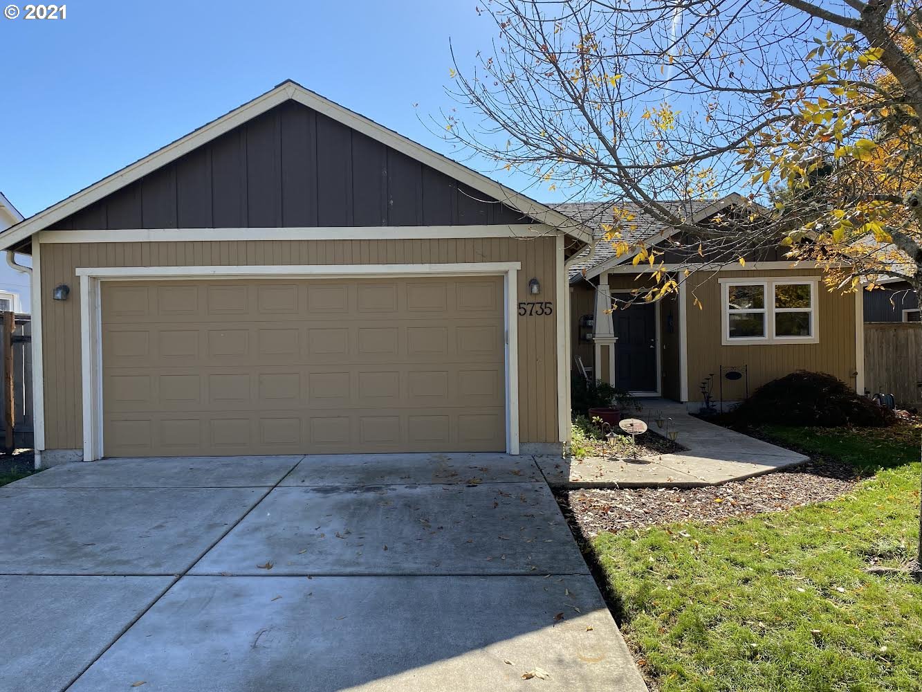5735 Mineral Way Springfield, OR 97478 - Photo 1 of 1 a front view of house with yard