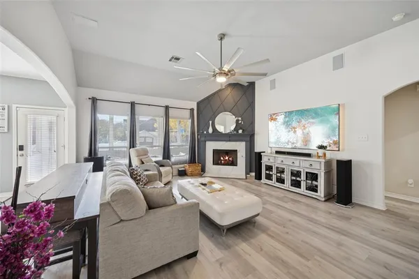 $420,000 | 1404 Southern Pine Drive, Savannah, TX 76227