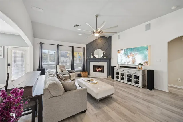 $435,000 | 1404 Southern Pine Drive, Savannah, TX 76227