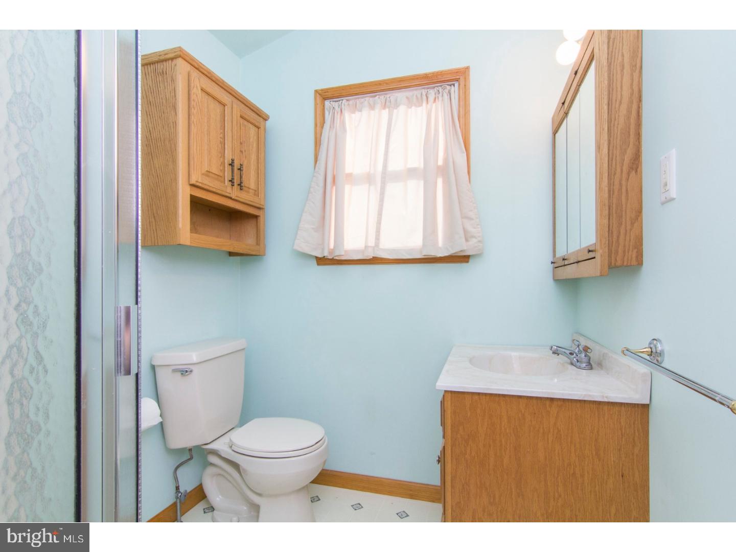 40 Belair Road Warminster, PA 18974 - Photo 15 of 25 Master Bathroom