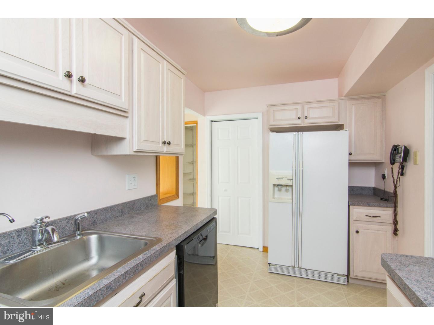 40 Belair Road Warminster, PA 18974 - Photo 5 of 25 Kitchen
