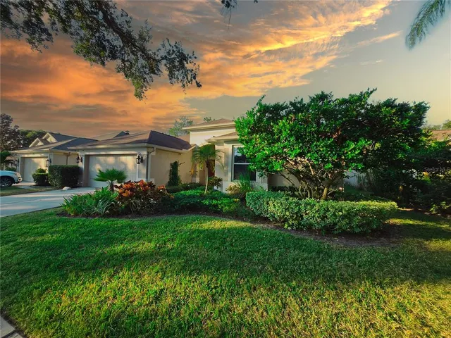 a view of livingroom with furniture