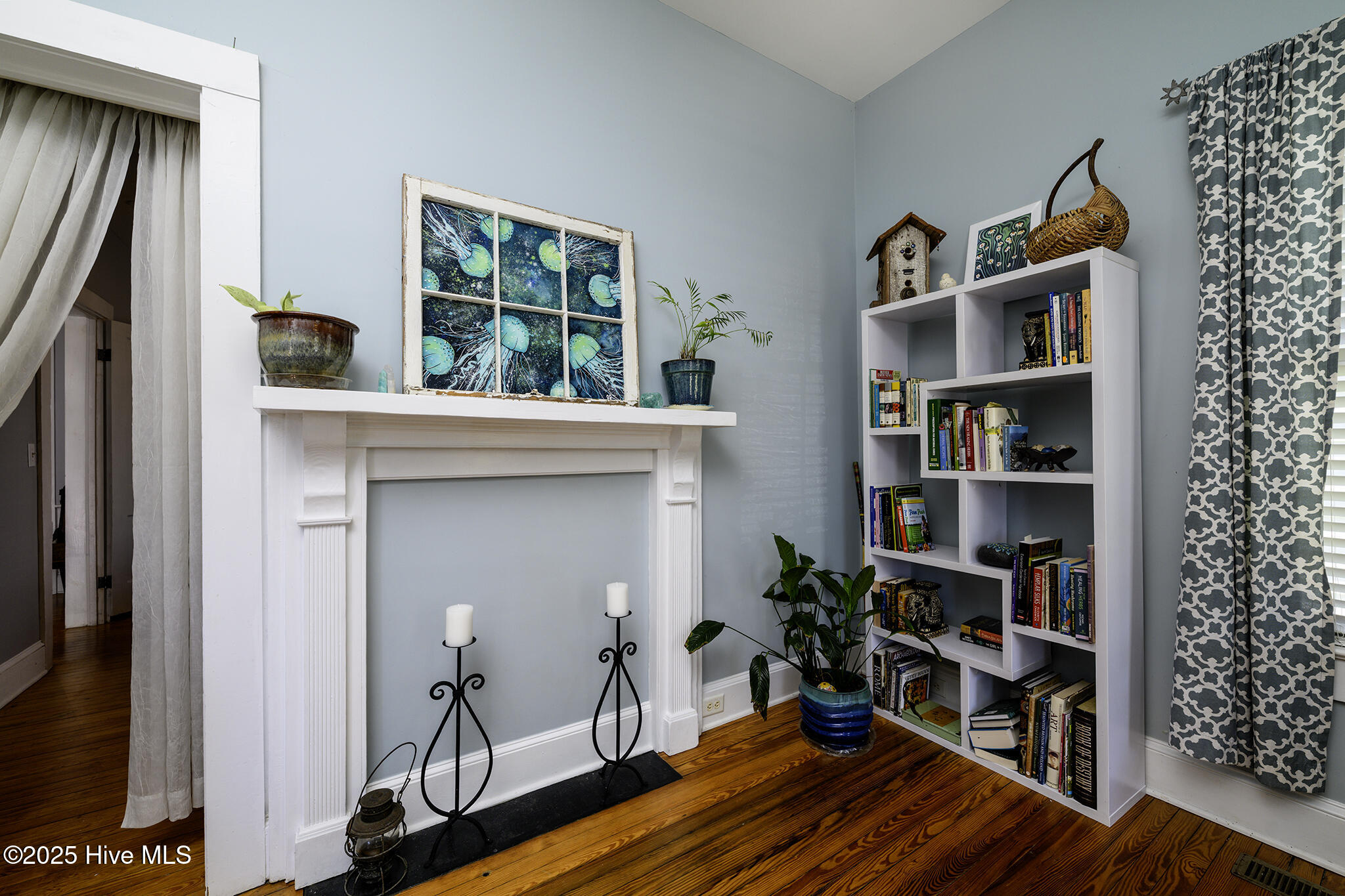 406 Queen Street New Bern, NC 28560 - Photo 12 of 69 Formal Living Room