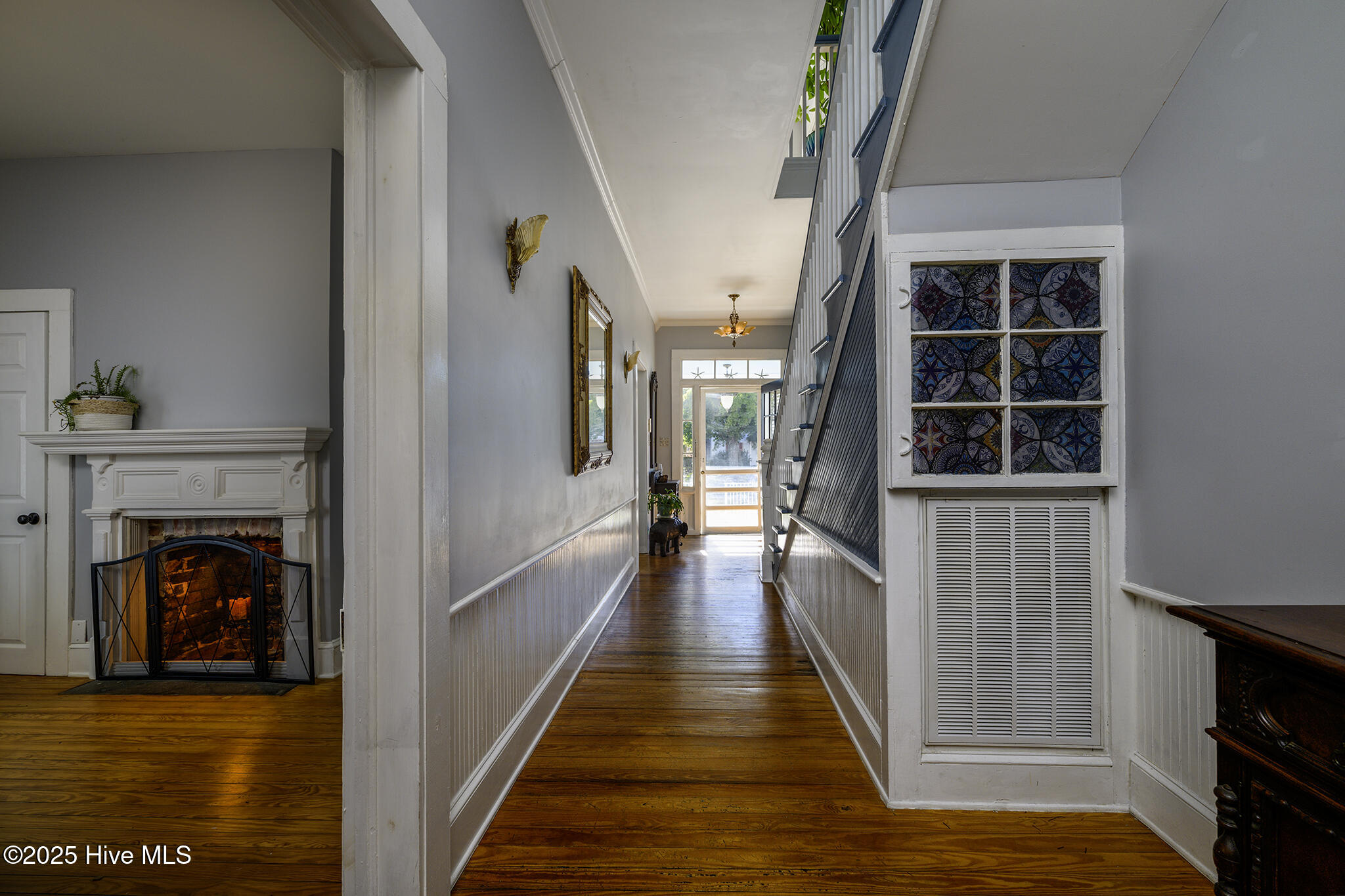 406 Queen Street New Bern, NC 28560 - Photo 15 of 69 Foyer