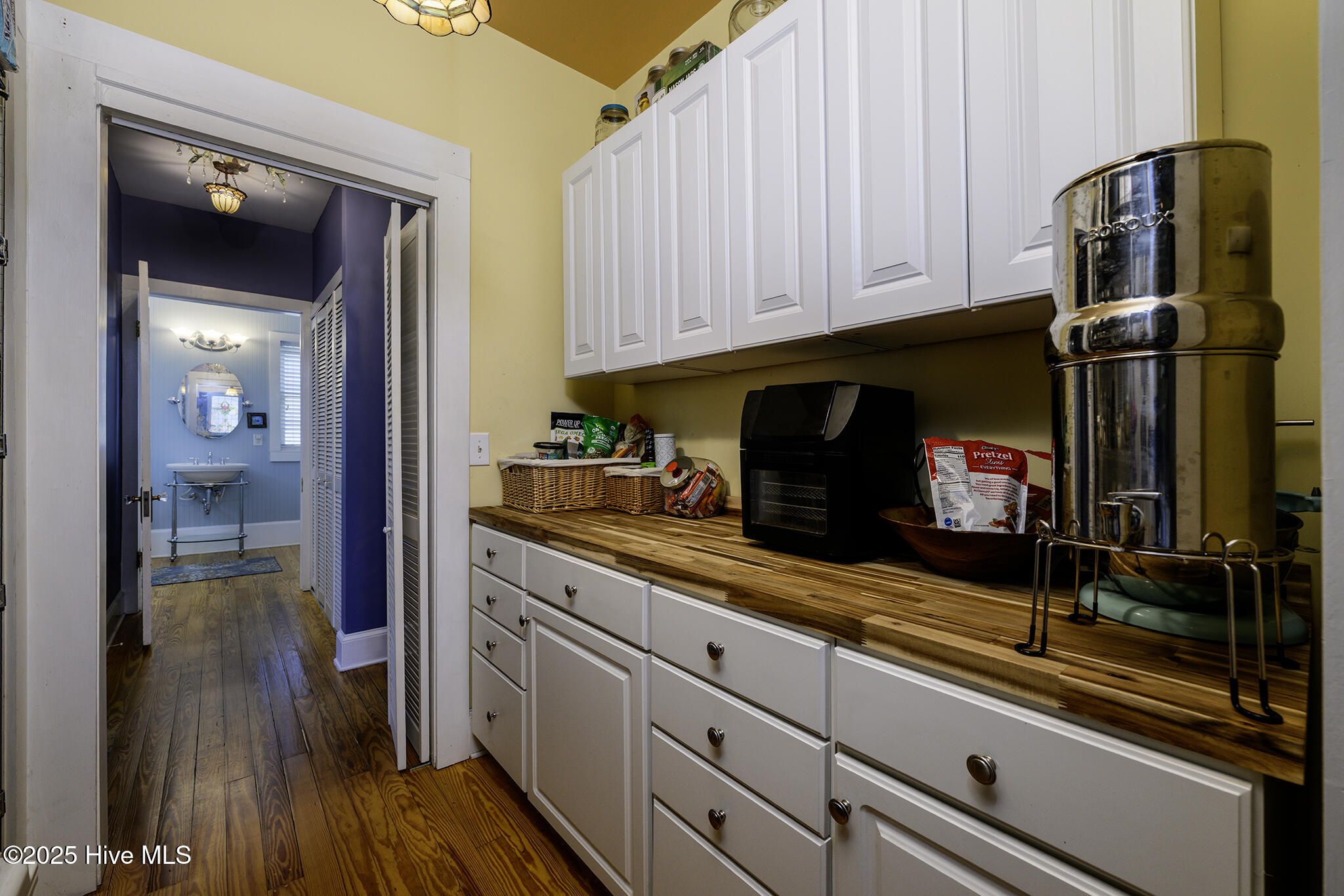 406 Queen Street New Bern, NC 28560 - Photo 23 of 69 Pantry