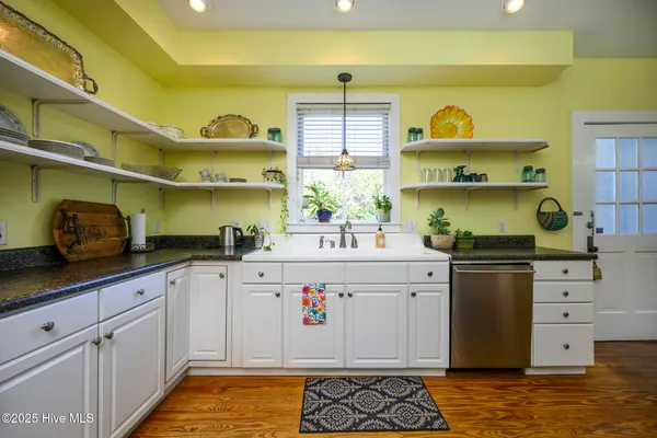 $460,000 | 406 Queen Street, New Bern, NC 28560