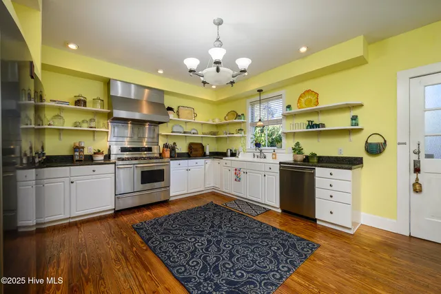 $475,000 | 406 Queen Street, New Bern, NC 28560