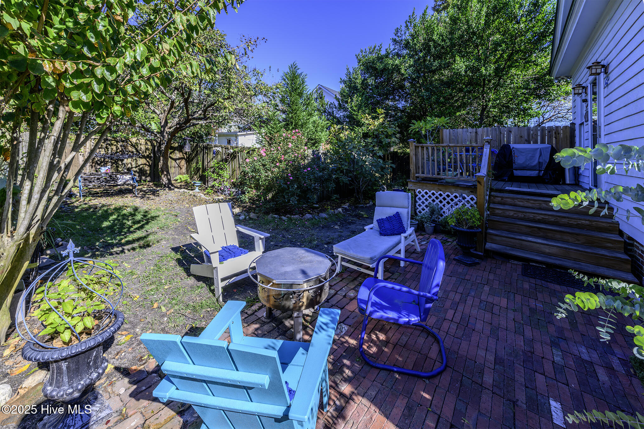 406 Queen Street New Bern, NC 28560 - Photo 4 of 69 Back Patio & Fenced Backyard