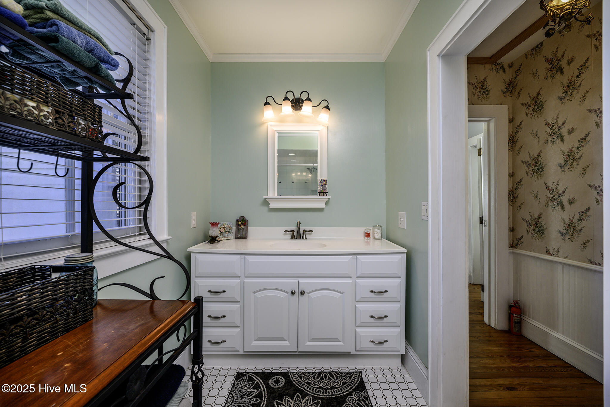 406 Queen Street New Bern, NC 28560 - Photo 46 of 69 Second Floor Bathroom
