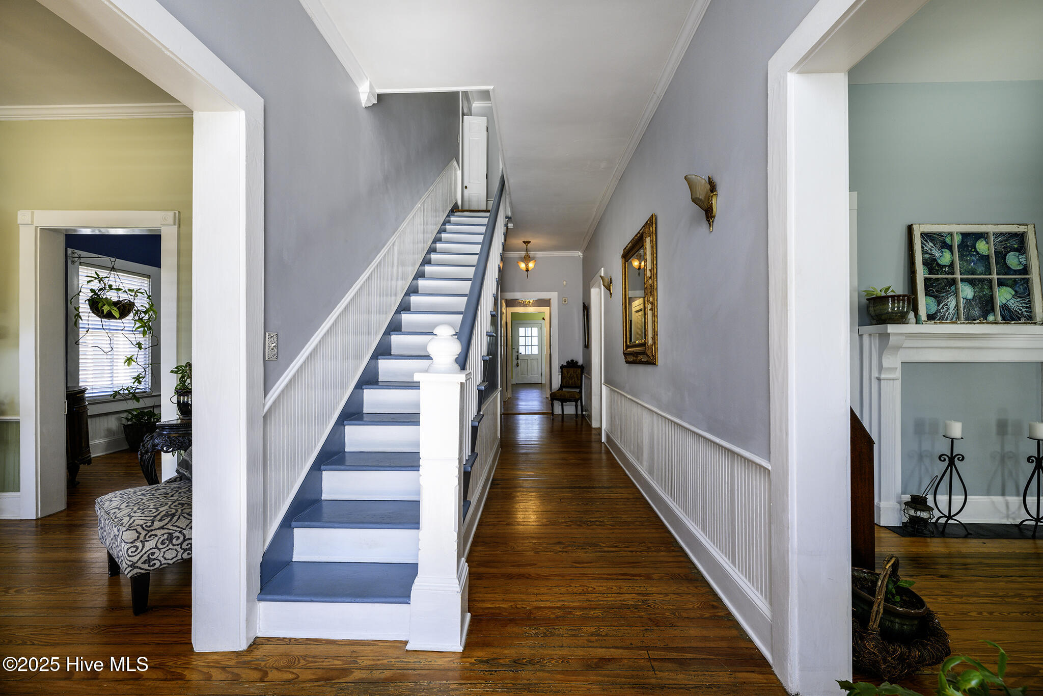 406 Queen Street New Bern, NC 28560 - Photo 9 of 69 Foyer