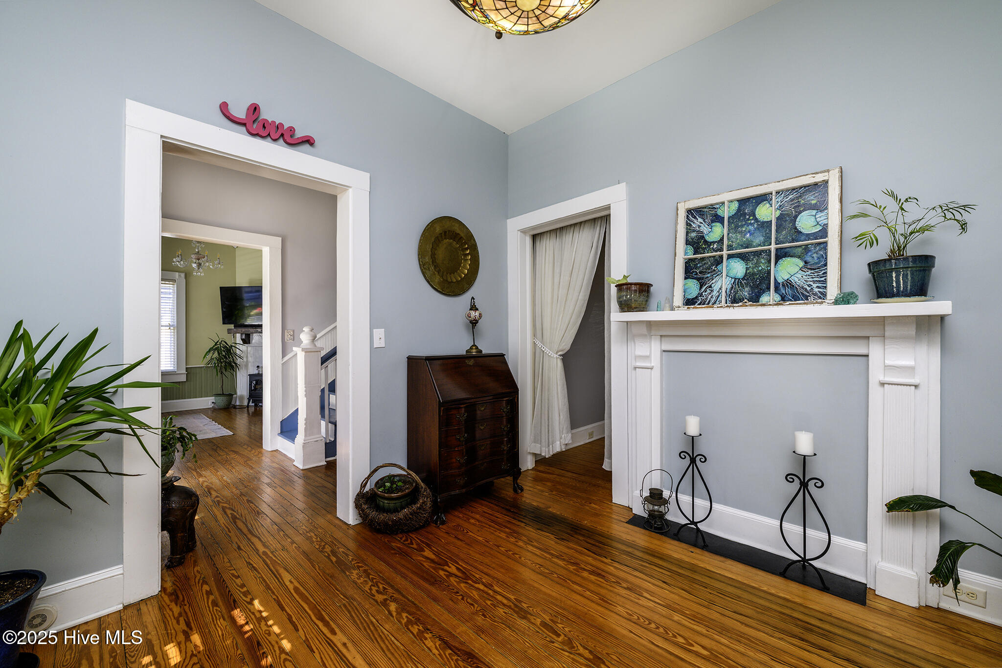 406 Queen Street New Bern, NC 28560 - Photo 10 of 69 Formal Living Room