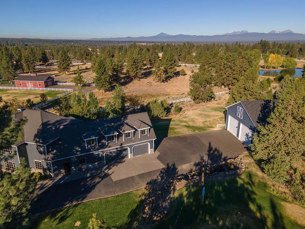 60675 Billadeau Road Bend, OR 97702 - Photo 3 of 87 PhotoMyListing-40
