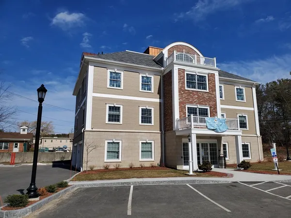 $3,100 | 131 Cambridge Street, Unit A, Burlington, MA 01803