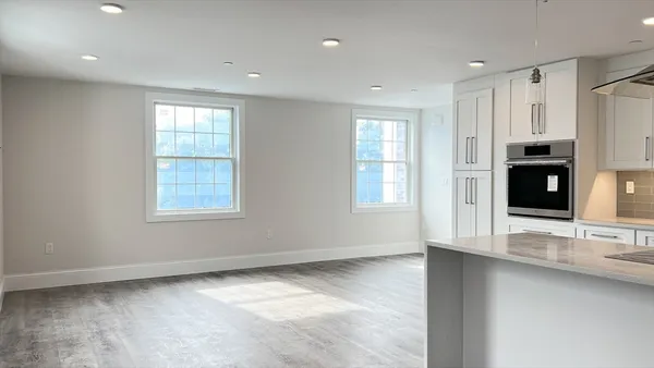 $3,100 | 131 Cambridge Street, Unit A, Burlington, MA 01803