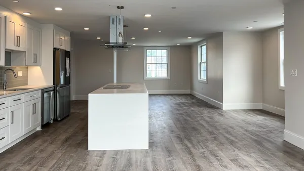 $3,100 | 131 Cambridge Street, Unit A, Burlington, MA 01803