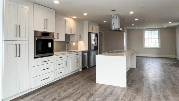 $3,100 | 131 Cambridge Street, Unit A, Burlington, MA 01803