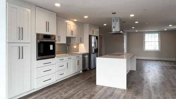 $3,100 | 131 Cambridge Street, Unit A, Burlington, MA 01803