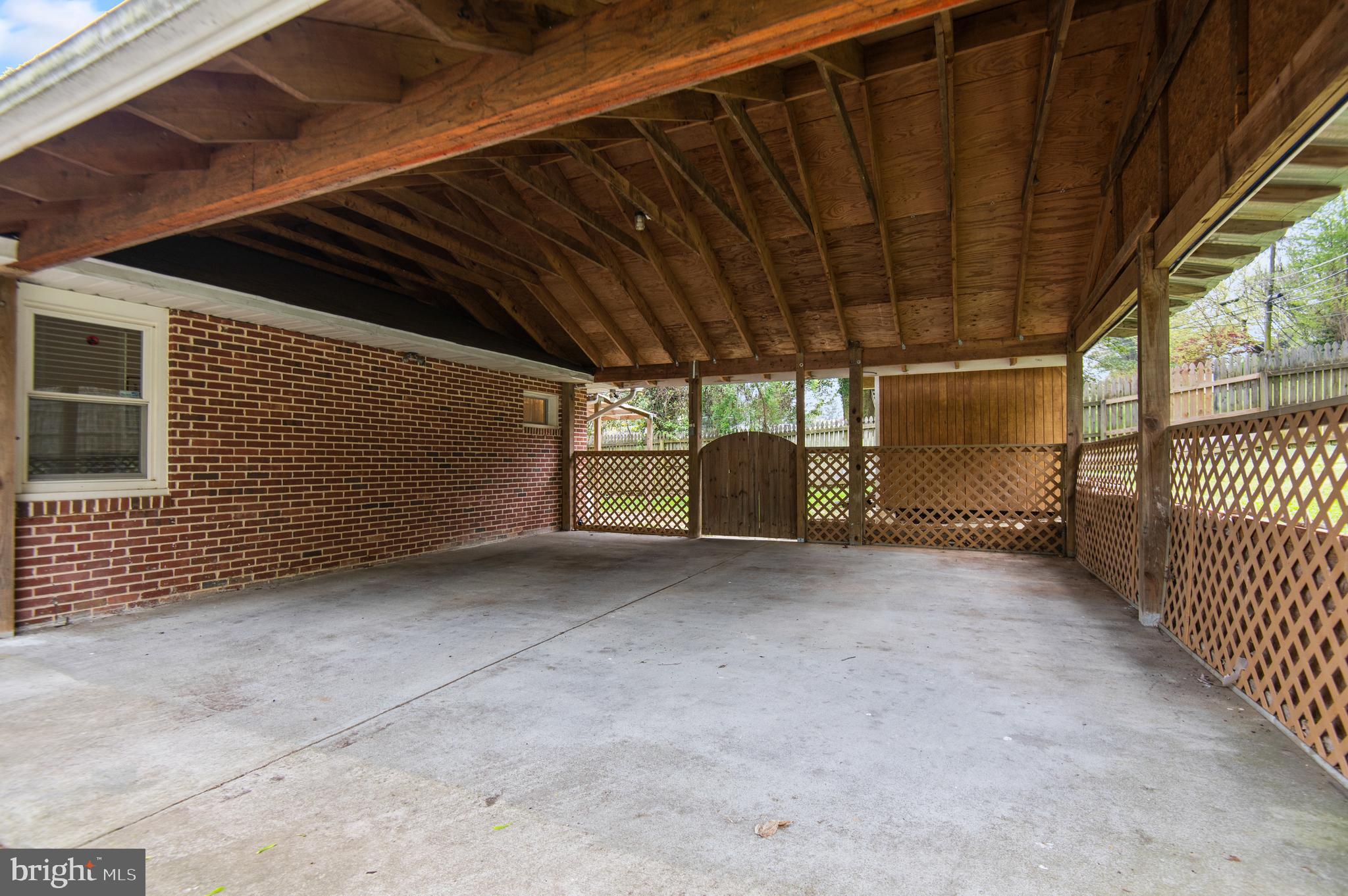 1331 Glendale Road Baltimore, MD 21239 - Photo 4 of 28 Huge carport