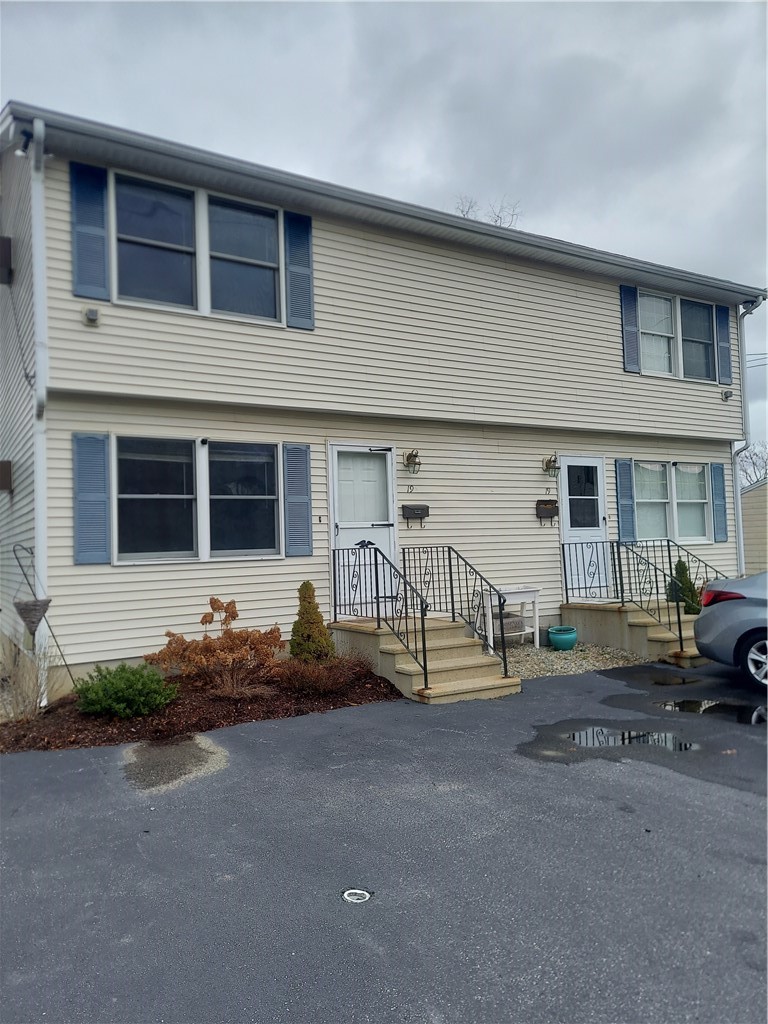 19 Berclay Street, Unit R/SIDE Johnston, RI 02919 - Photo 1 of 9