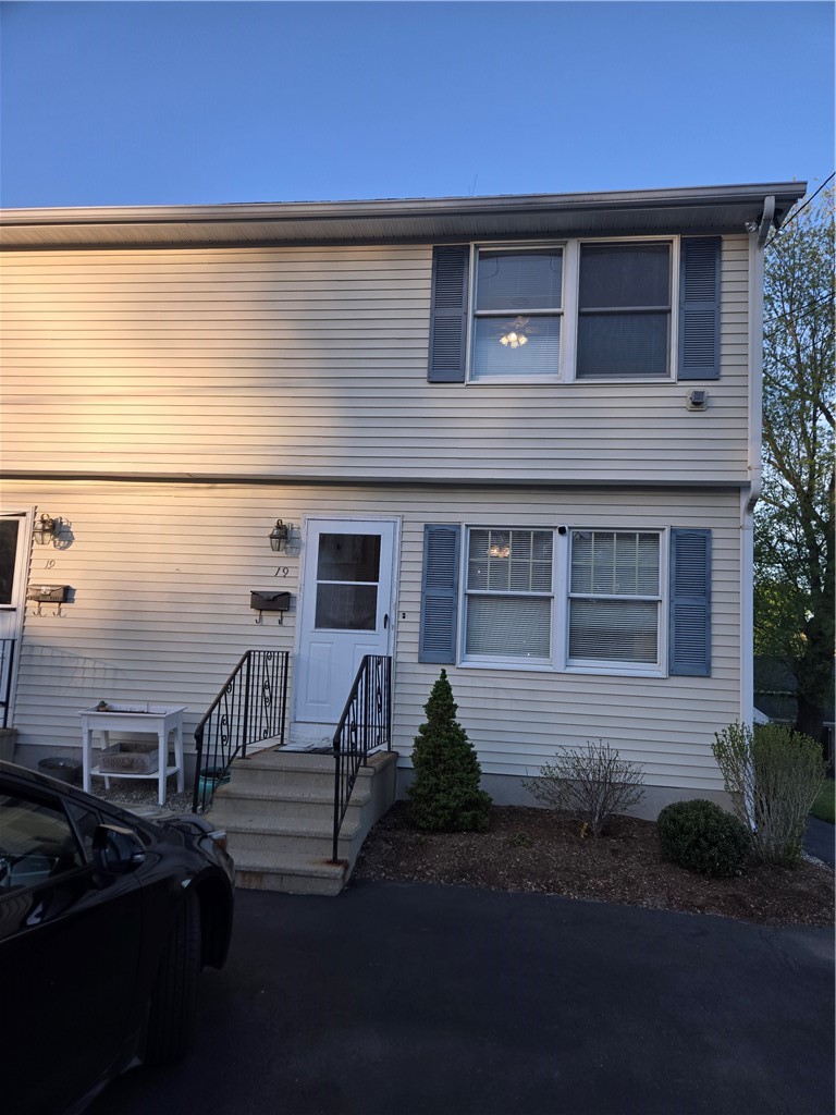 19 Berclay Street, Unit R/SIDE Johnston, RI 02919 - Photo 2 of 9