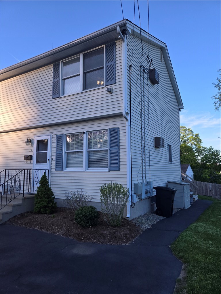 19 Berclay Street, Unit R/SIDE Johnston, RI 02919 - Photo 3 of 9