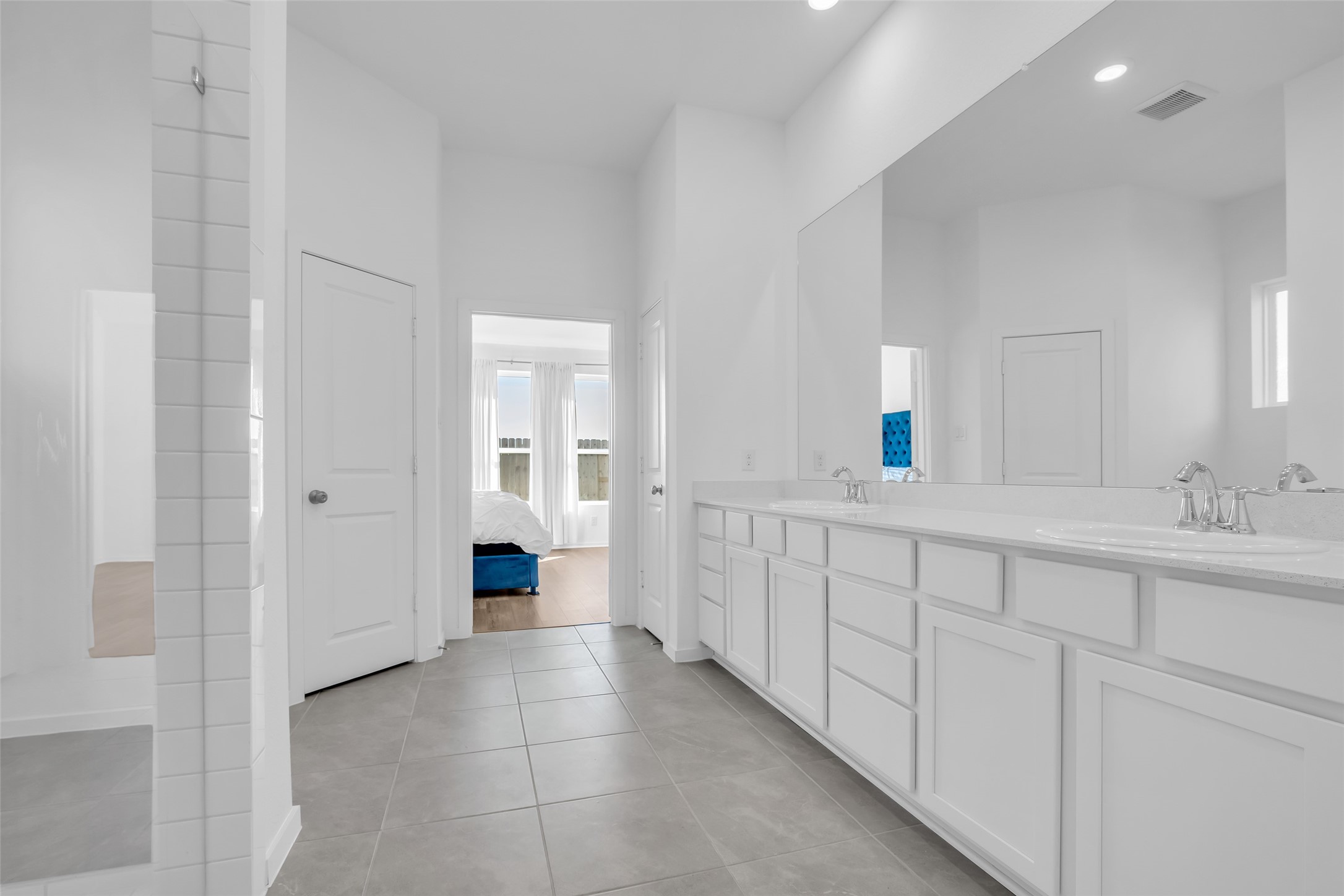 8619 Jade Hl Drive Rosharon, TX 77583 - Photo 29 of 50 Primary Bathroom: Oversized layout with extended dual vanity, generous storage, and a clean, spa-like feel. Thoughtfully positioned with a direct view into the primary suite, reinforcing the scale and private retreat design.