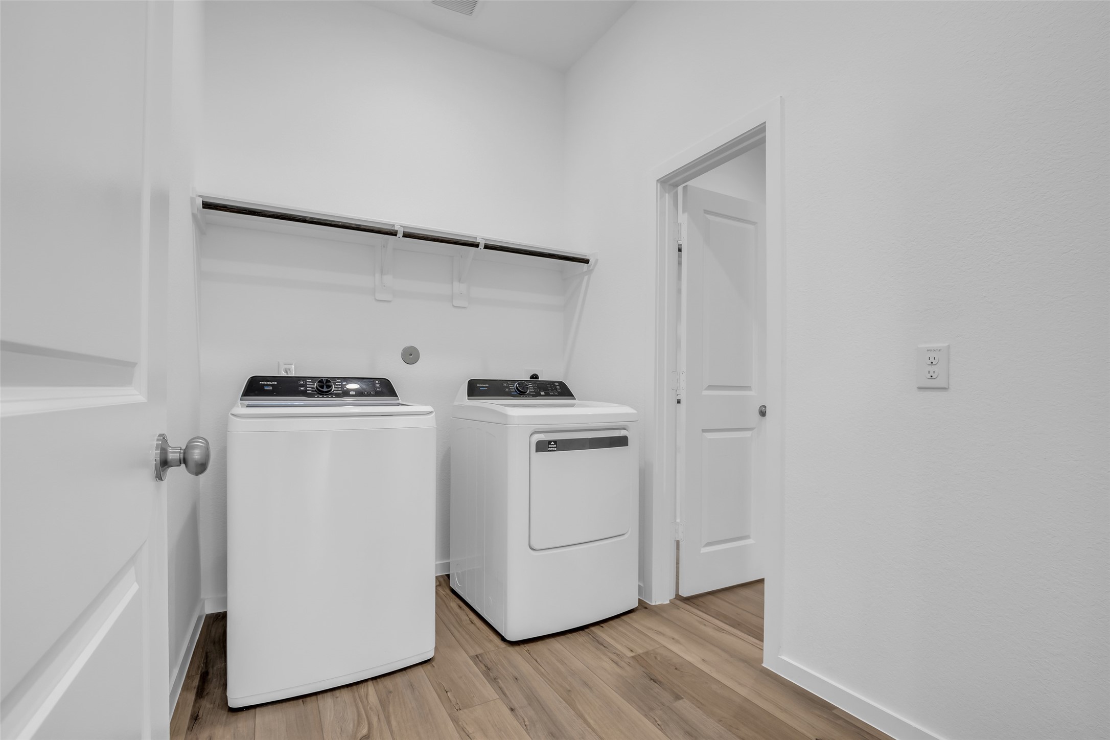 8619 Jade Hl Drive Rosharon, TX 77583 - Photo 33 of 50 Laundry Room: Conveniently connected to the primary walk-in closet, offering a highly functional layout that streamlines daily routines with direct access from the primary suite.