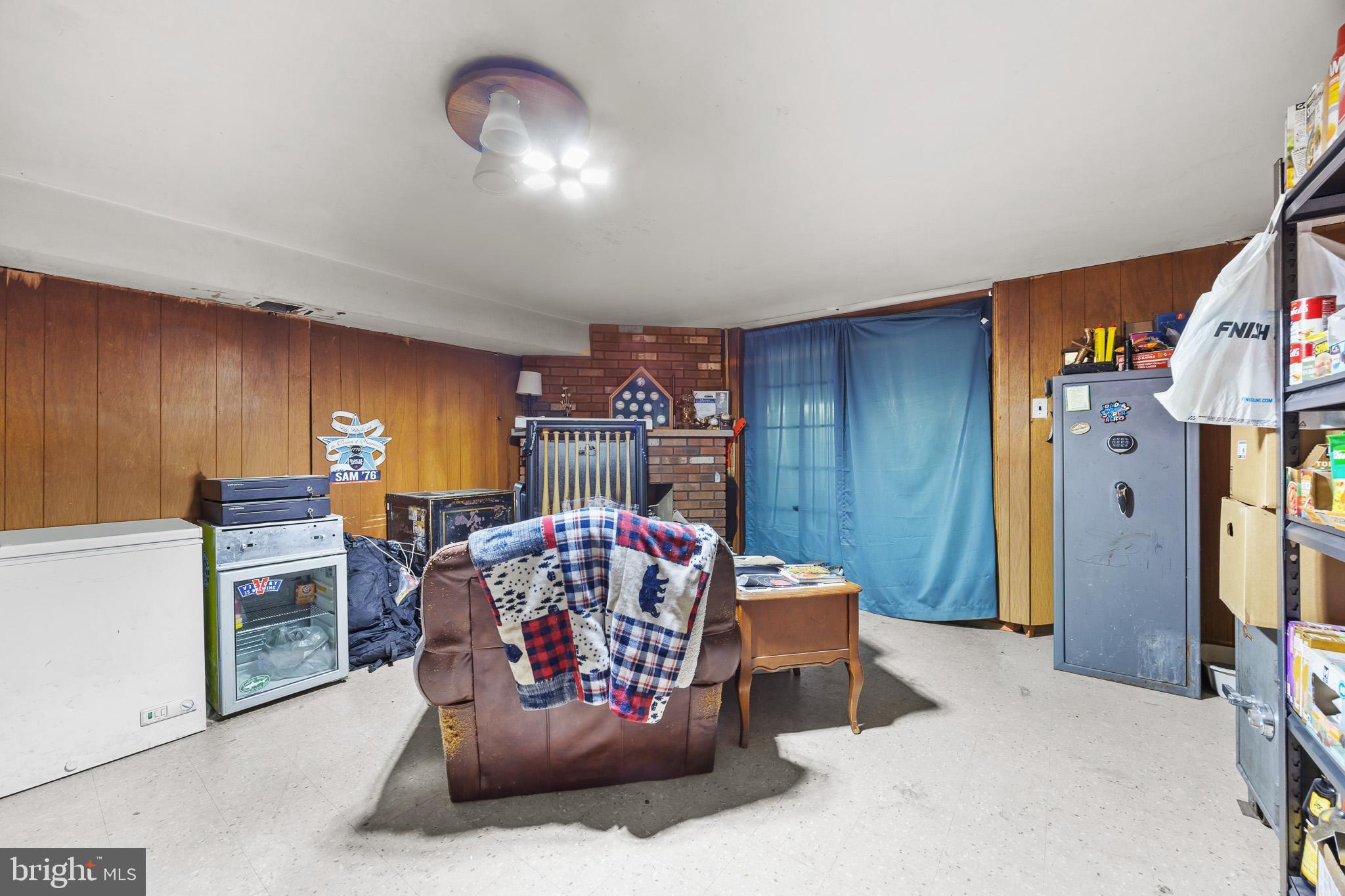 155 Meadow Lane Philadelphia, PA 19154 - Photo 16 of 23 Cozy space with rustic charm and potential.