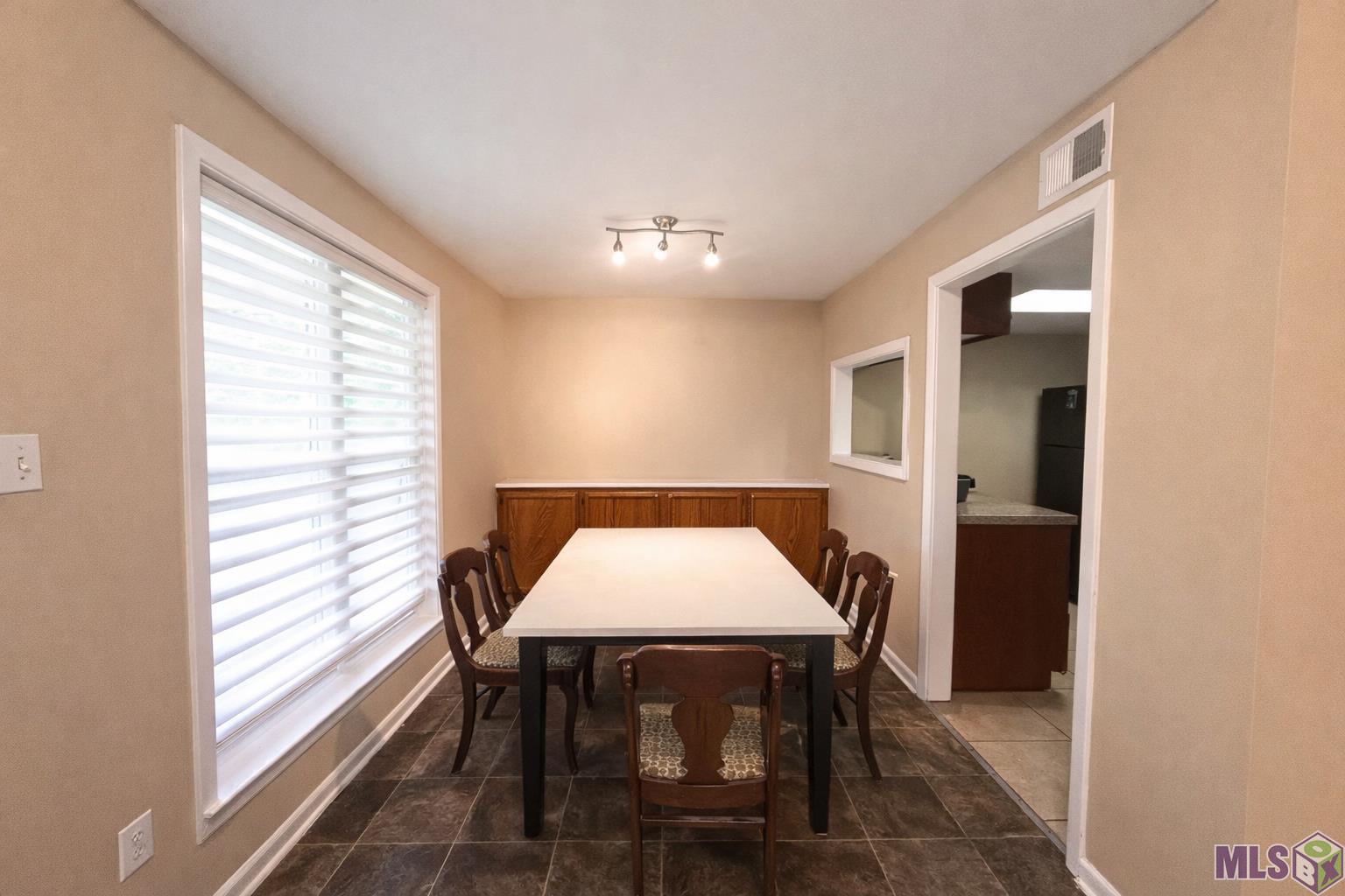 1476 Sharlo Avenue Baton Rouge, LA 70820 - Photo 4 of 12