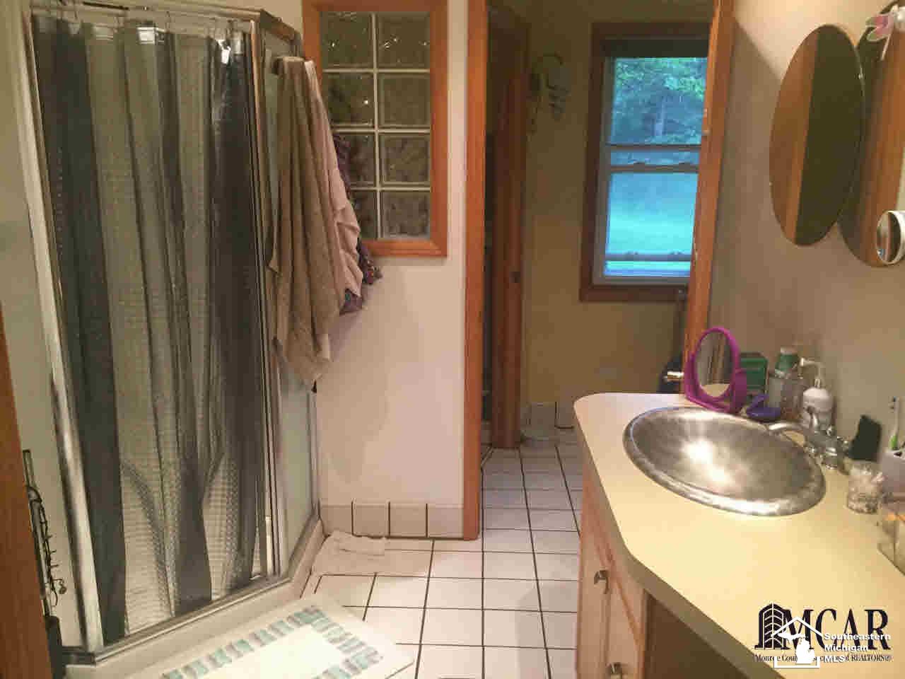 19410 Savage Road Belleville, MI 48111 - Photo 19 of 24 21319285-18.JPG