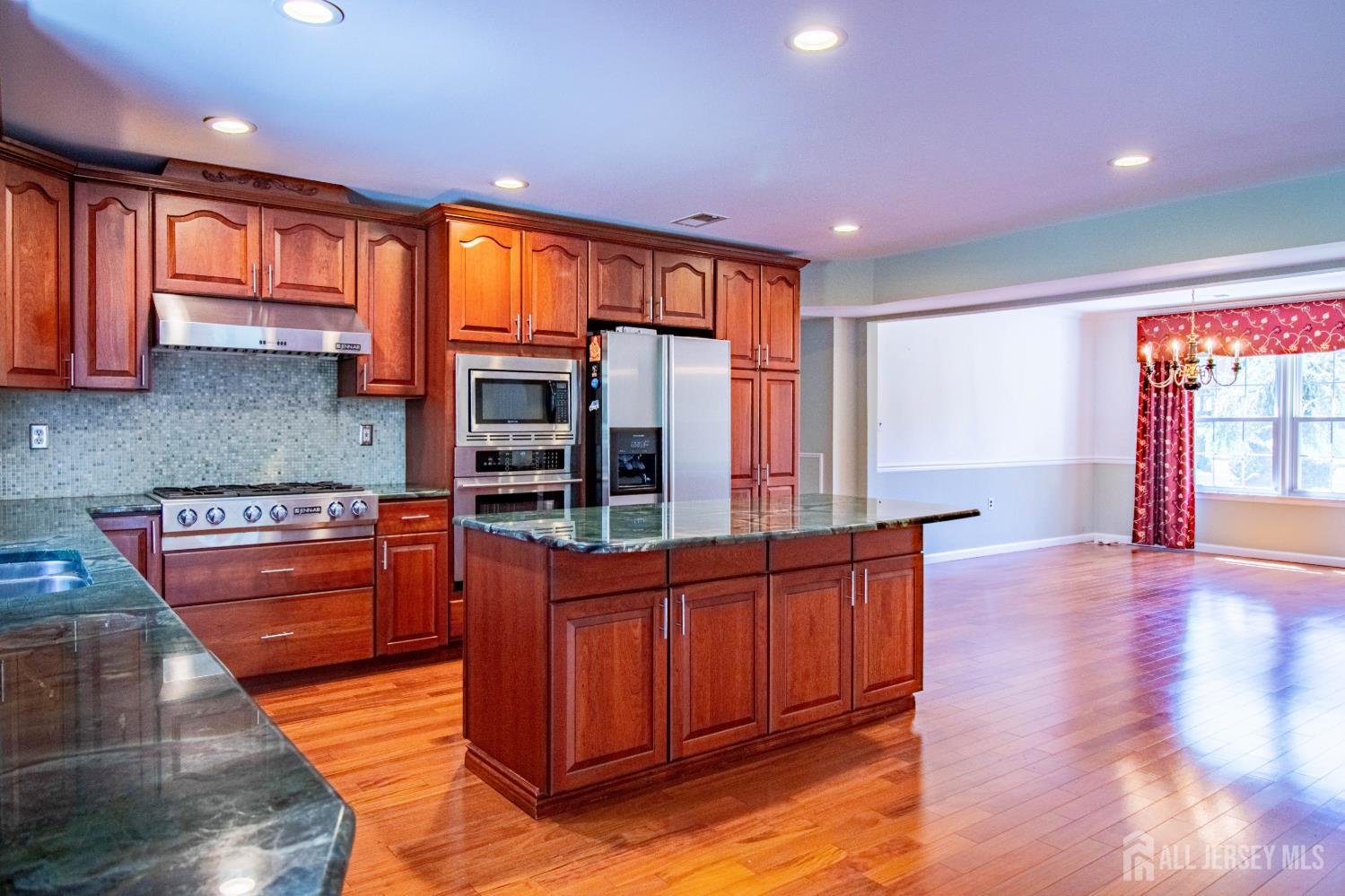 142 Monmouth Road Monroe Township, NJ 08831 - Photo 7 of 37