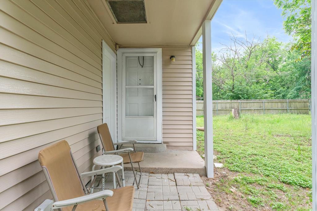 415 Maple Drive Terrell, TX 75160 - Photo 19 of 26 a view of chair and table in patio