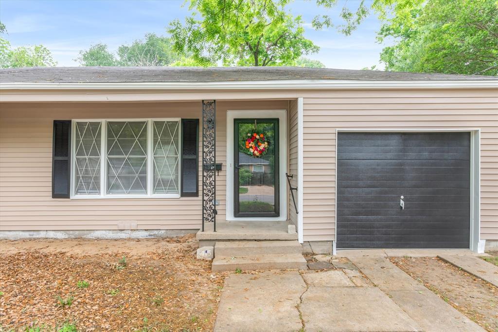 415 Maple Drive Terrell, TX 75160 - Photo 2 of 26 front view of a house