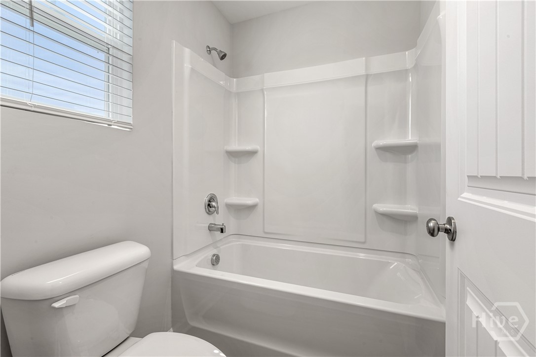 104 Hasty Point Road Port Wentworth, GA 31407 - Photo 21 of 40 2nd Bathroom Tub / Shower Combo