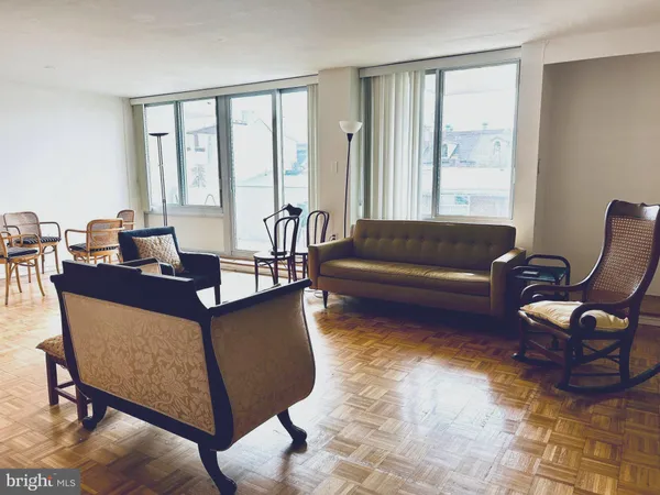 $475,000 | 604 South Washington Square, Unit 217, Philadelphia, PA 19106