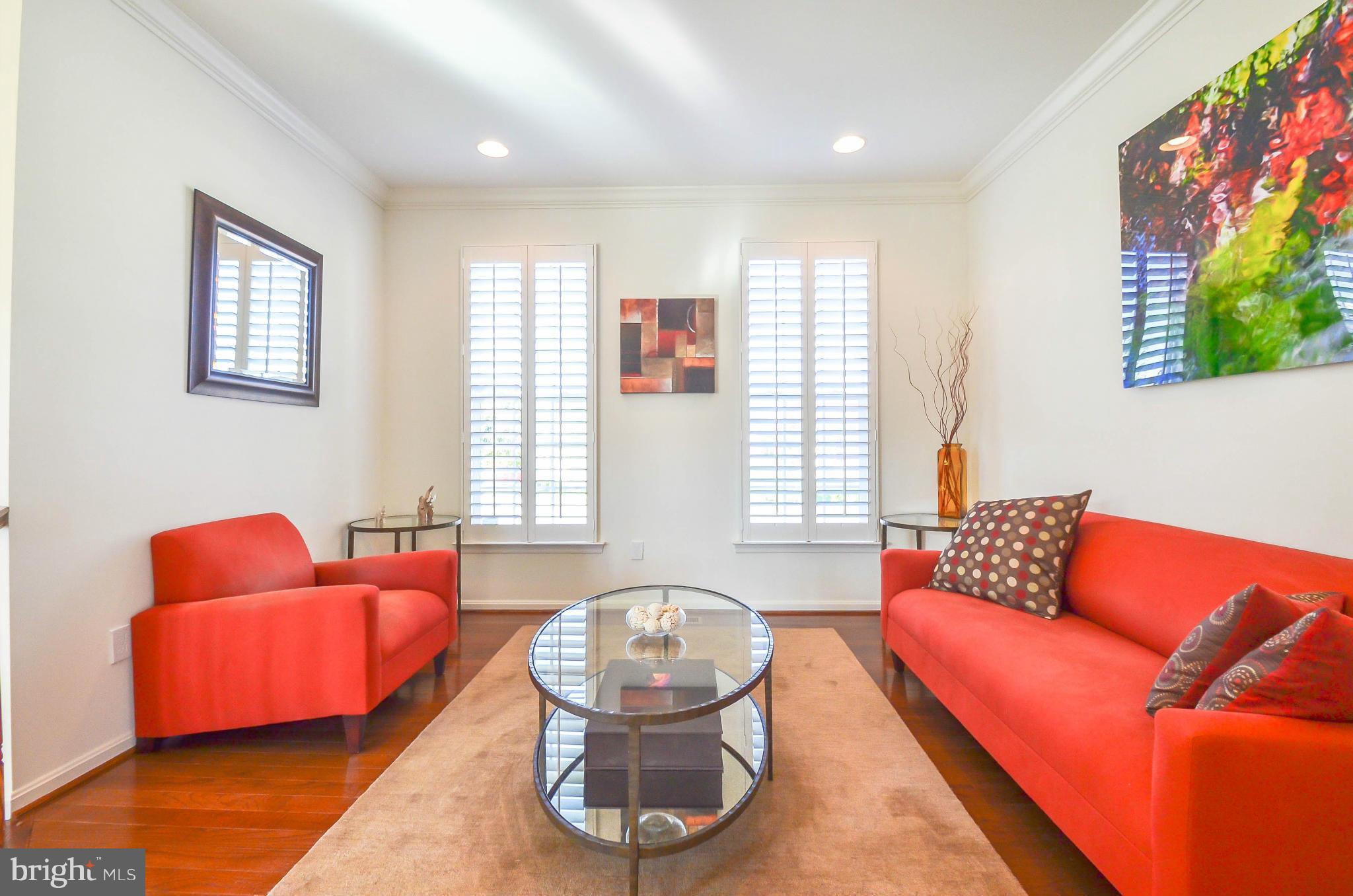 6620 Pebble Brooke Road Baltimore, MD 21209 - Photo 3 of 30 a living room with furniture and a potted plant